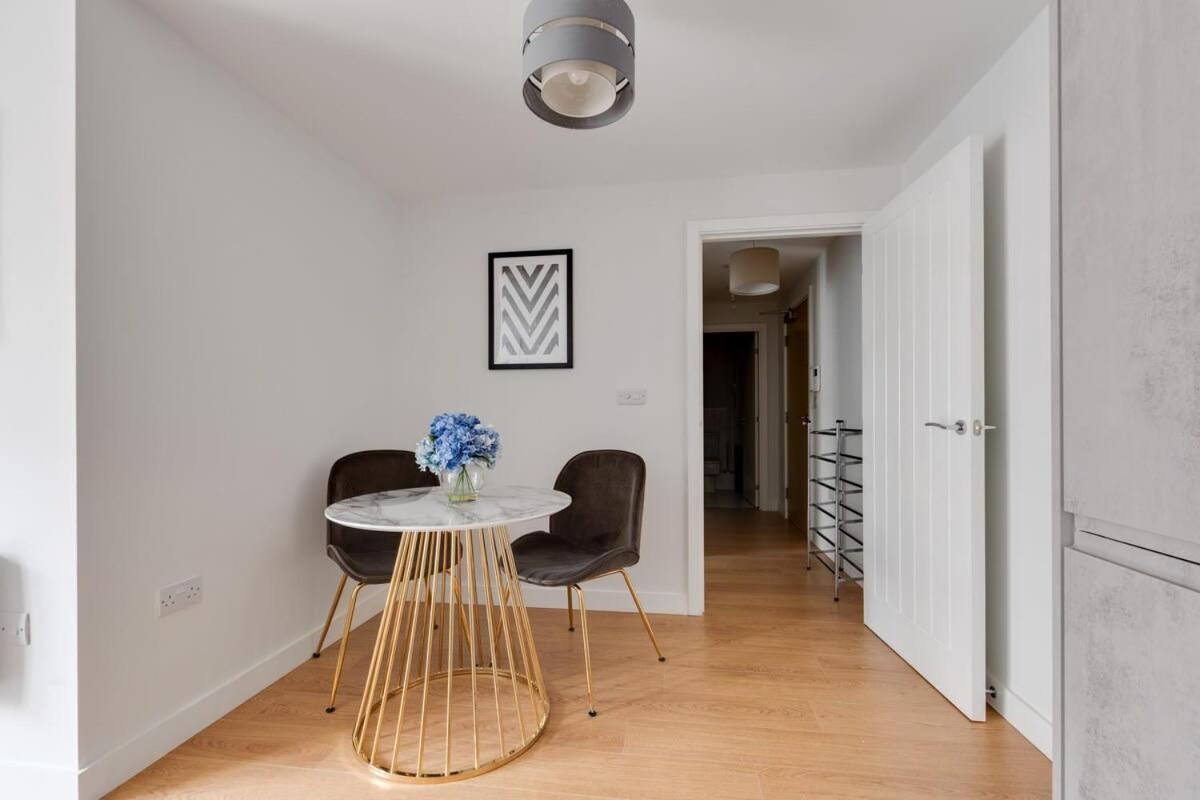 1 Bed Modern Apartment In A Converted Mill Leeds  Exteriér fotografie