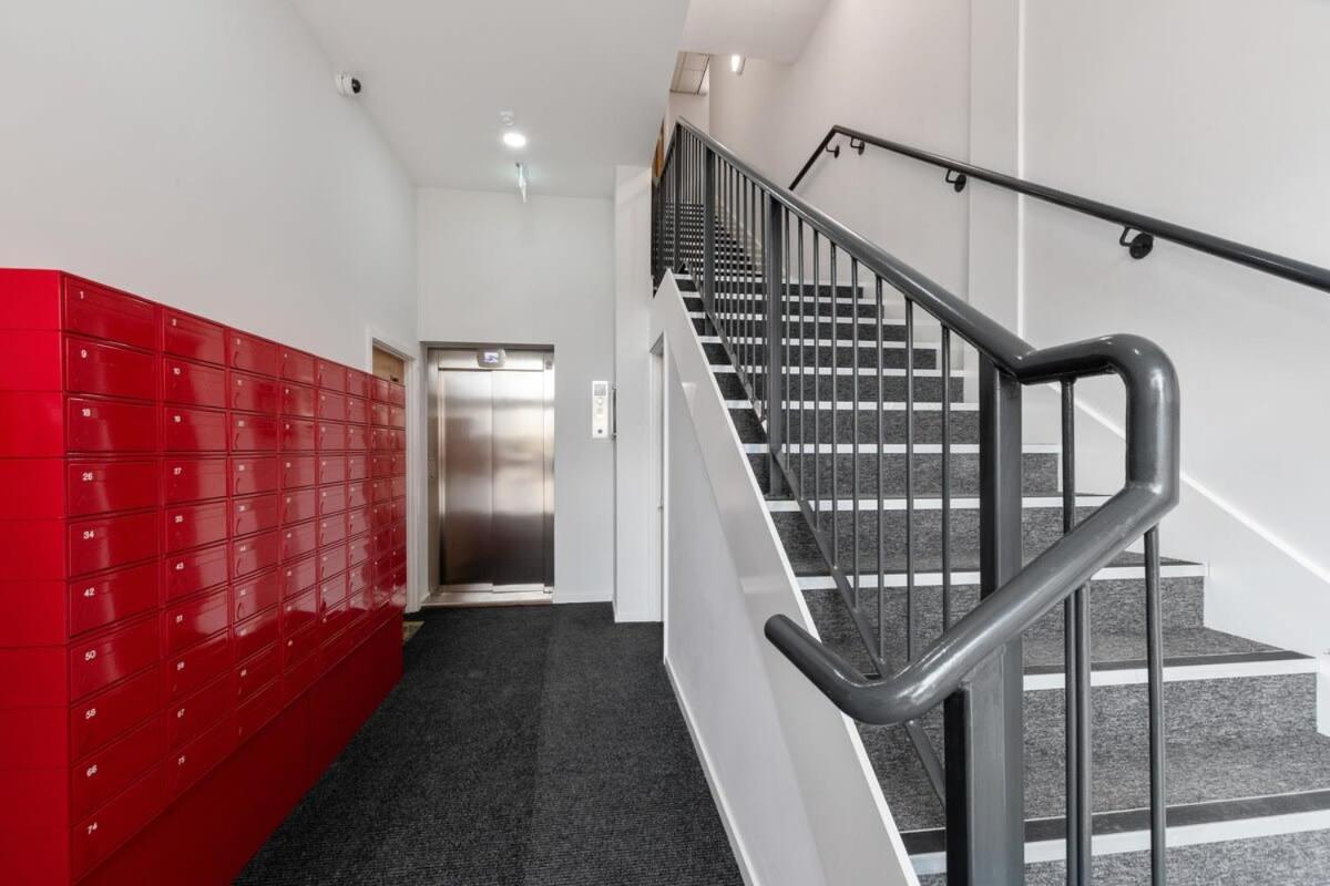 1 Bed Modern Apartment In A Converted Mill Leeds  Exteriér fotografie